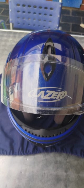 Casco de moto lazer