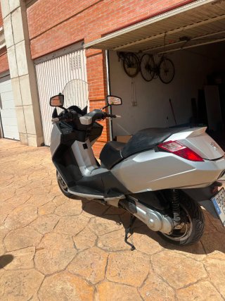 Maxi-scooter Peugeot Satelis del año 2010 125cc