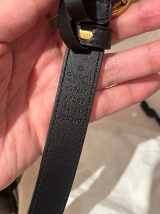 Cintura Gucci GG Marmont in pelle nera dorata