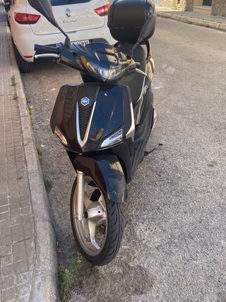 Piaggio Liberty Negra Automática  Menos d un año