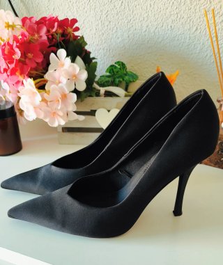 Zapatos de salón negros tacón fino