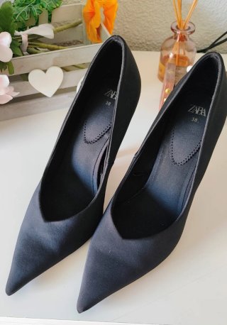 Zapatos de salón negros tacón fino