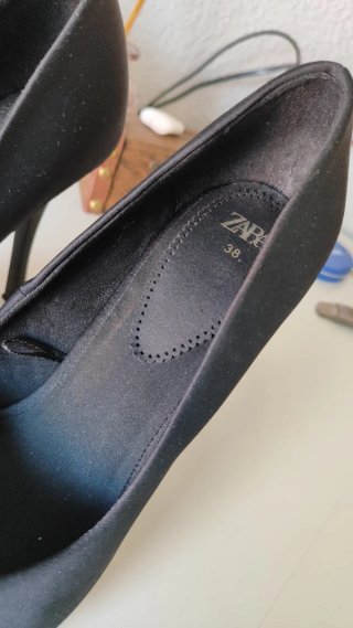 Zapatos de salón negros tacón fino