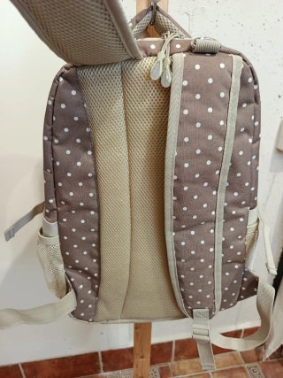 Mochila beige con lunares