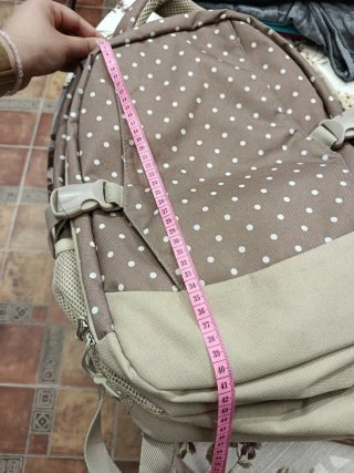 Mochila beige con lunares