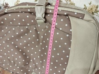 Mochila beige con lunares