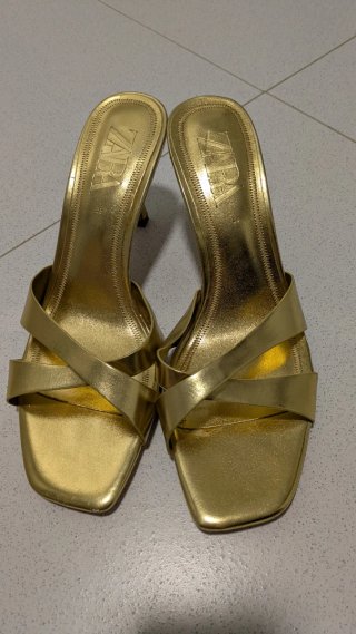 Sandalias tacón Zara doradas talla 39