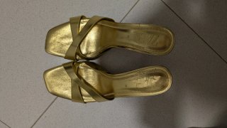 Sandalias tacón Zara doradas talla 39