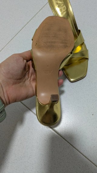 Sandalias tacón Zara doradas talla 39