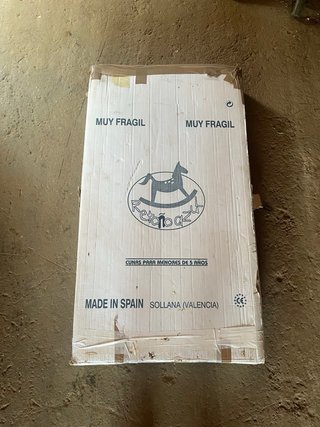 Cuna de madera para bebé