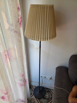 Lámpara de salón beige y negra
