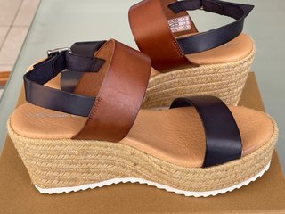 Sandalias cuña piel MARIE SHOES T.39