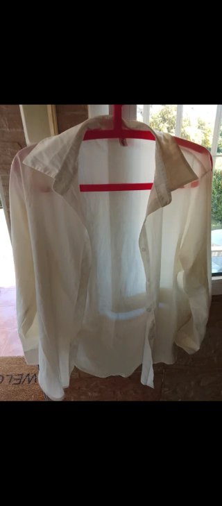 Camisa beige elegante