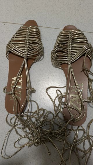 Sandalias doradas Zara gladiador