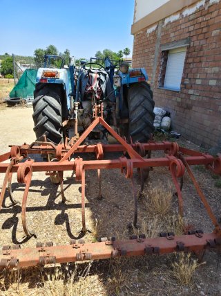Tractor Ebro 470 con pala