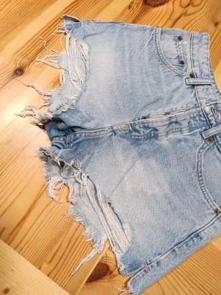 Pantalón corto vaquero Zara desgastado