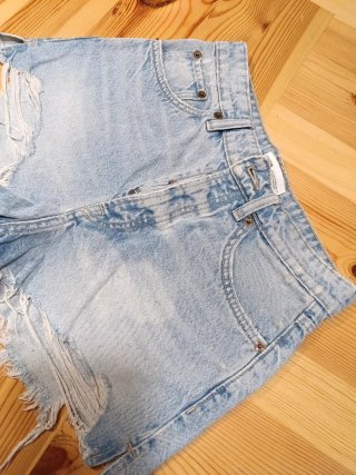 Pantalón corto vaquero Zara desgastado