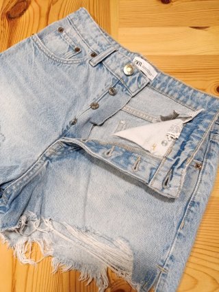 Pantalón corto vaquero Zara desgastado