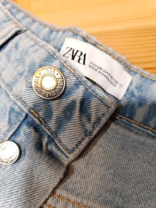 Pantalón corto vaquero Zara desgastado