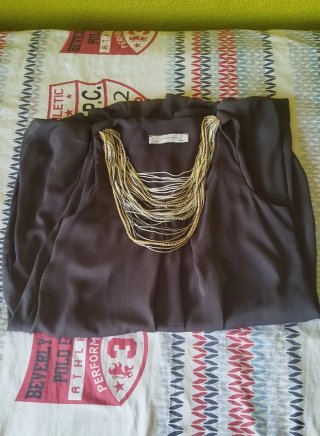 Vestido Zara gris corto con collar Talla L