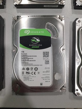 Lote 8 Discos Duros SATA 3.5 1TB