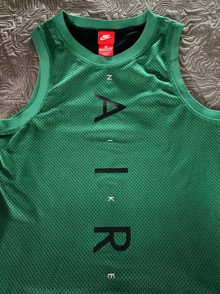 Camiseta deportiva Nike Air verde