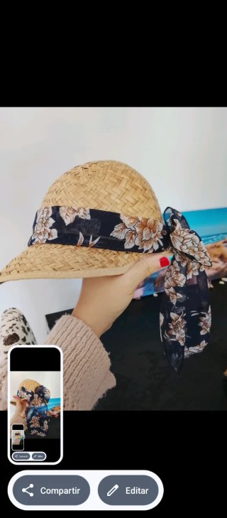 Sombrero de paja con pañuelo floral