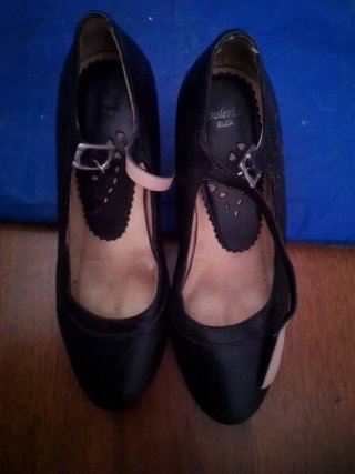 Zapatos negros de piel para danza española. Bolera