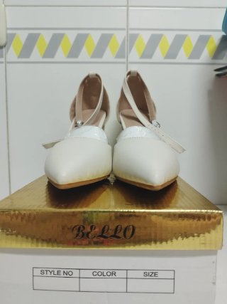 Zapatos de tacón beige