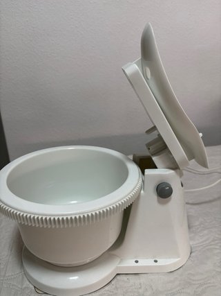 Amasadora Tristar con bol y accesorios