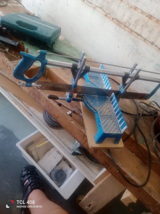 Sierra manual con guía