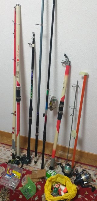 Lote 5 cañas de pesca para mar y río