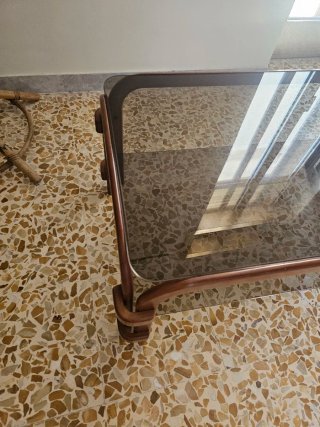 Tavolino in vetro e legno