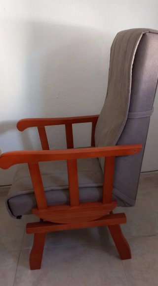 Butaca balancín de tela y madera