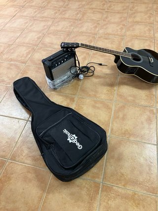 Guitarra Negra con Amplificador y Funda