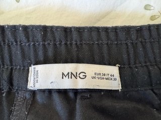 Pantalón negro Mango