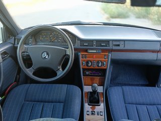 Mercedes-Benz 250D W124