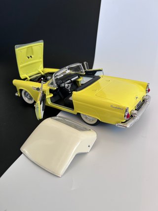 Ford Thunderbird 1955 1/18 Road Tough