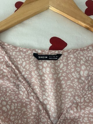Blusa SHEIN animal print rosa y blanco Talla S