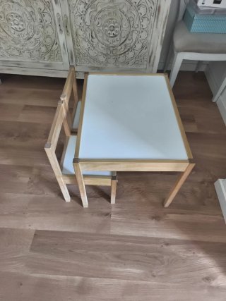 Mesa infantil y 2 sillas IKEA