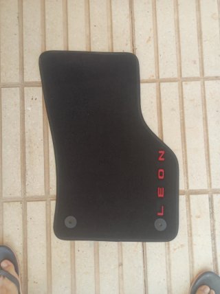Juego alfombrillas originales del Seat León MK3