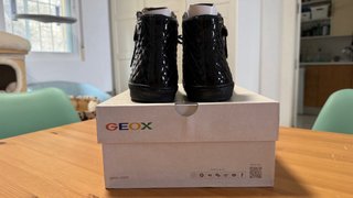 Botines sneaker Geox charol negras talla 38