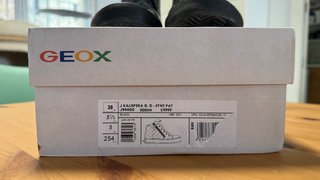 Botines sneaker Geox charol negras talla 38