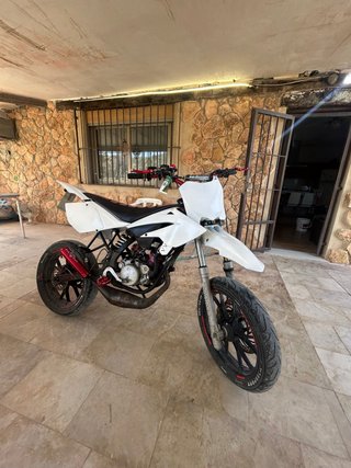 Beta RRT Supermotard Roja y Blanca