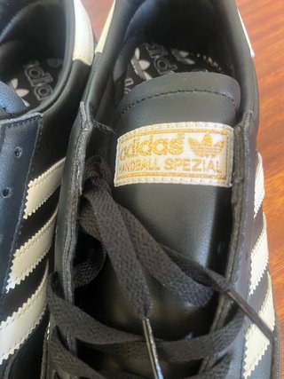 Adidas Spezial Negras y Blancas