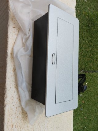 Enchufe empotrable con USB