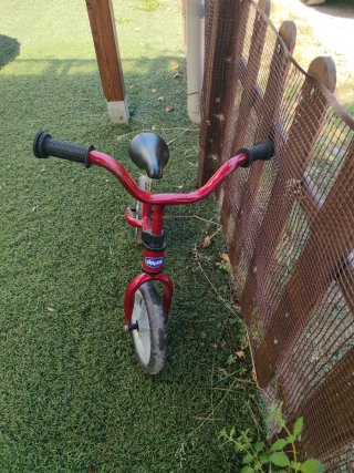 Bici de equilibrio roja chicco red bullet