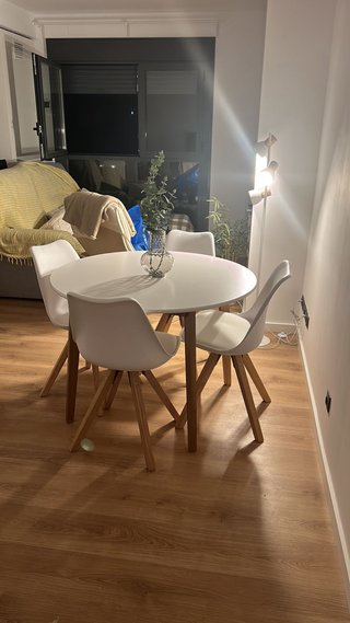 Mesa redonda blanca