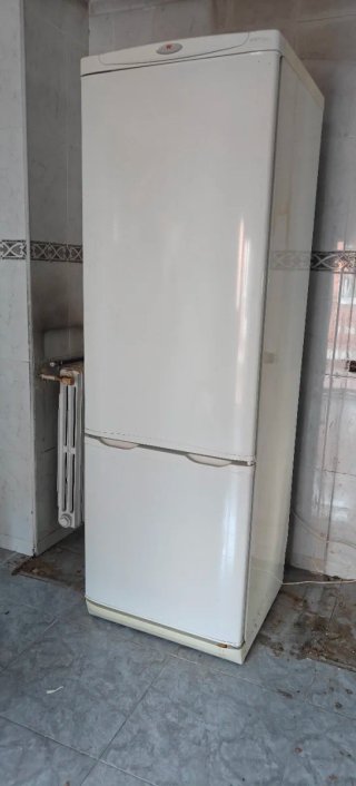 Nevera blanca usada.
