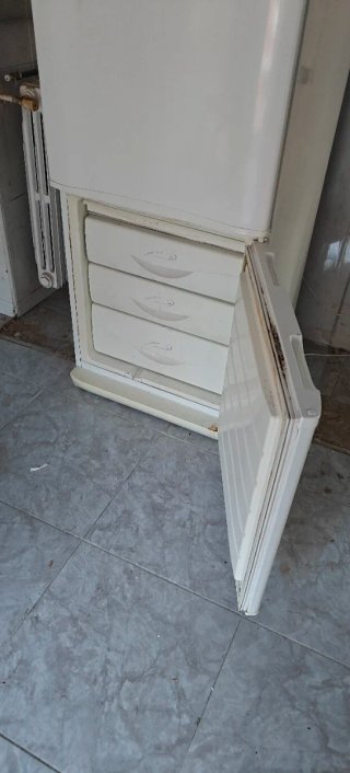 Nevera blanca usada.